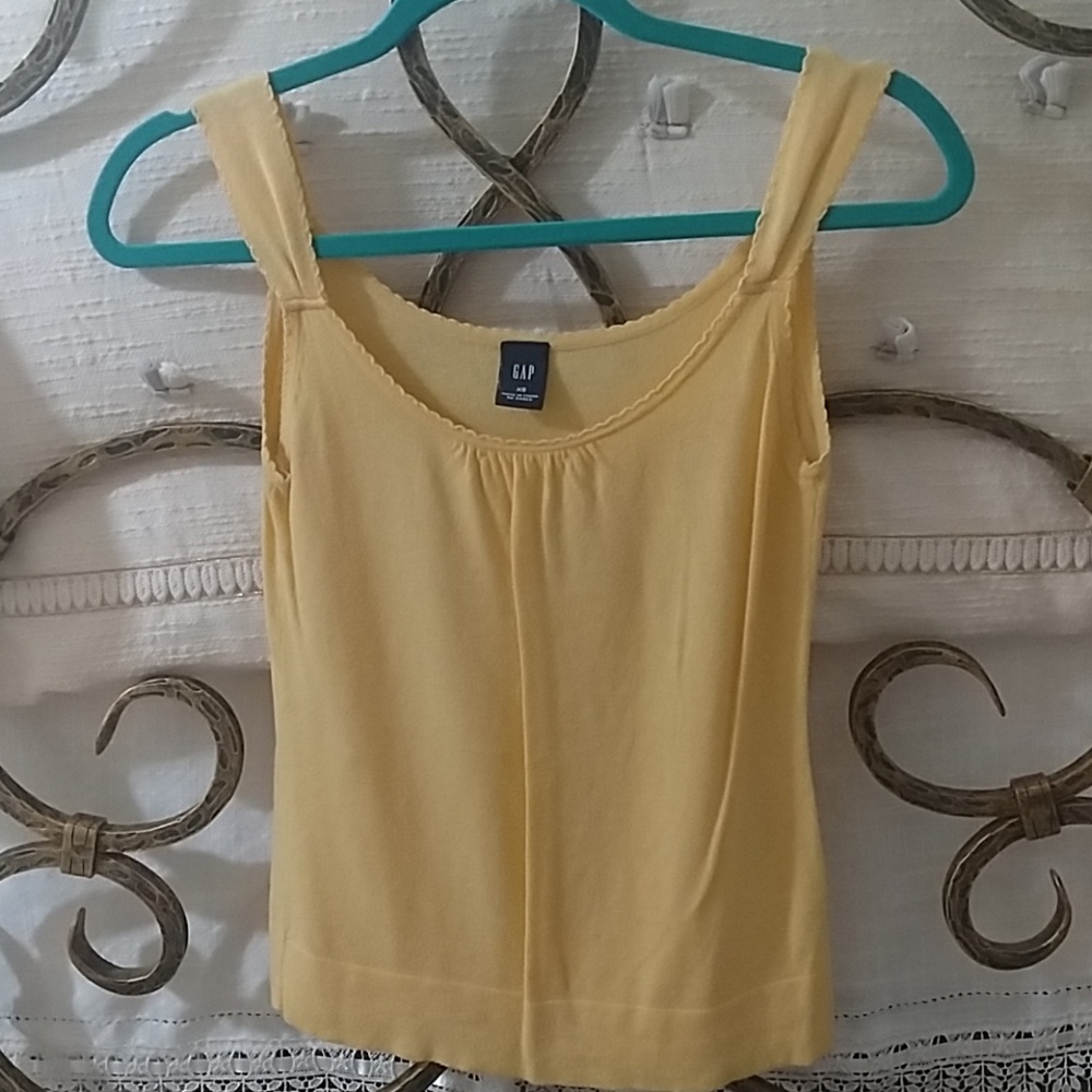 Yellow scalloped tank GAP size xs